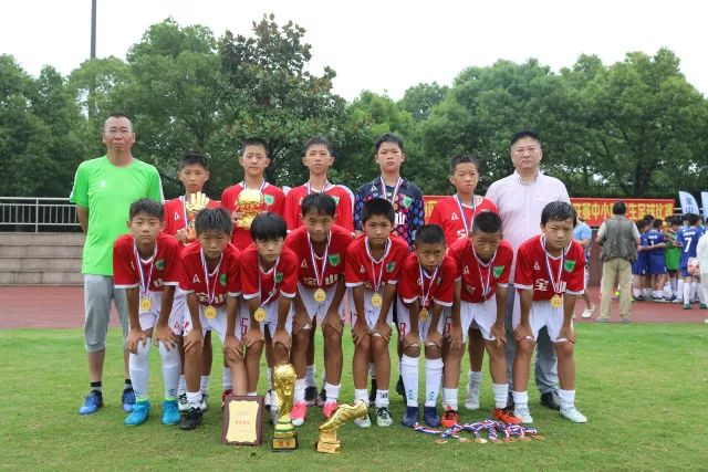 深圳学生户外活动引发家长反思教育差距